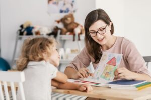 Lee más sobre el artículo Using Positive Reinforcement in Parent Training for Neurodevelopmental Disabilities